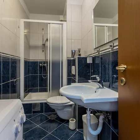 Karoglan Apartment