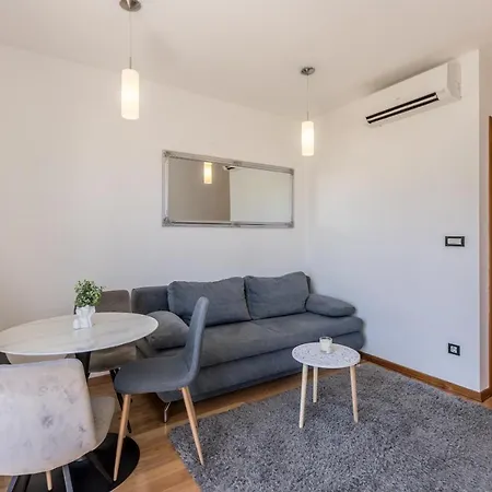 Karoglan Apartman *